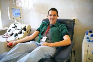 Активисты “Здорового будущего” выбрали лучший способ заявить о Неделе популяризации донорства крови и костного мозга — сдать кровь